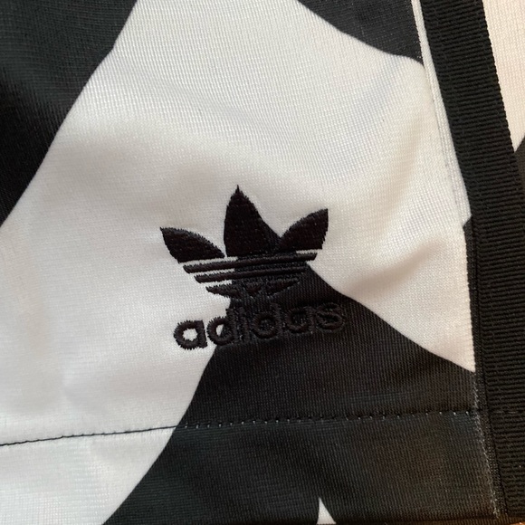 Merimekko Adidas shorts - Picture 5 of 7